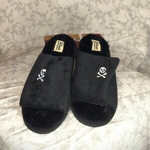 NWT D'Luxe by Dearfoam skull & crossbones black memory foam easy on/off slippers
